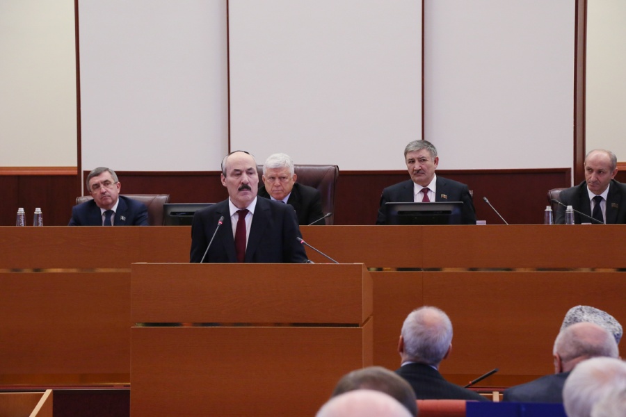 Рамазан Абдулатипов подвел итоги социально-экономического развития республики в истекшем году, а также определил направления развития Дагестана на 2016 год.