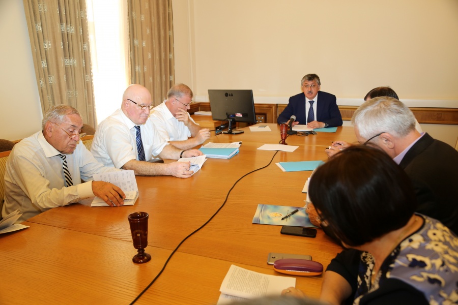 В Администрации Главы и Правительства Республики Дагестан прошло заседание Комиссии по государственным наградам при Главе Республики Дагестан.